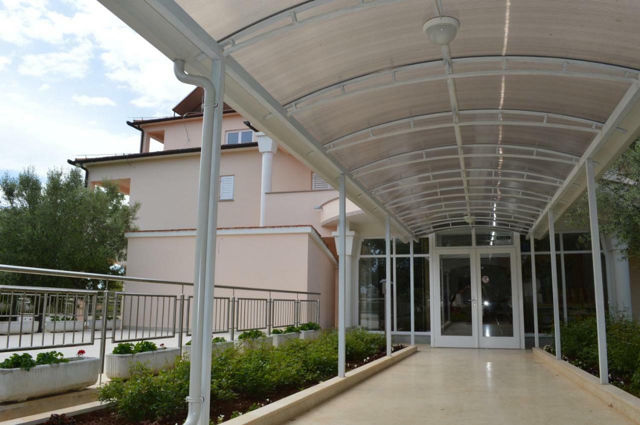 Pansion Oliva Hotel Krnica Eksteriør billede